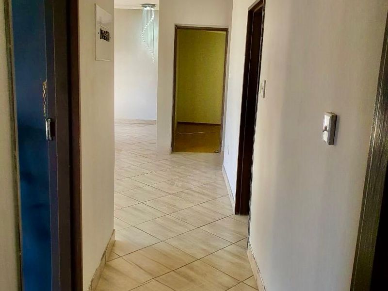 2-Bedroom Flat   - Photo 8