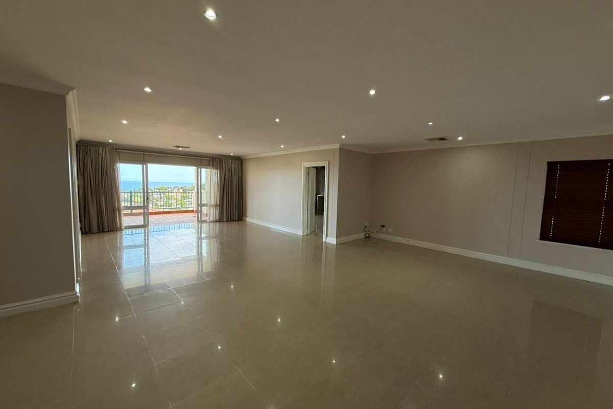 For Sale in La Lucia, Stepless two bedroom luxury apartment with amazing sea views. - Photo 3