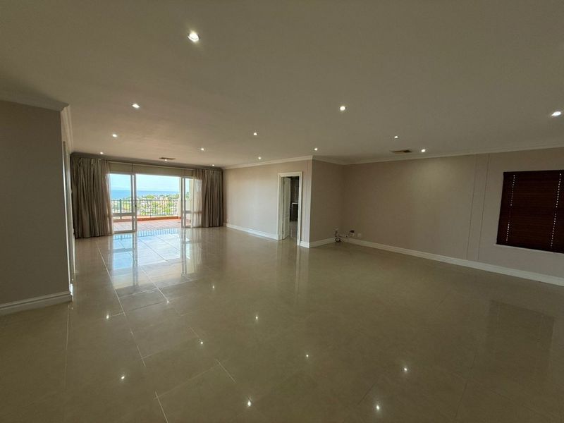 For Sale in La Lucia, Stepless two bedroom luxury apartment with amazing sea views. - Photo 3