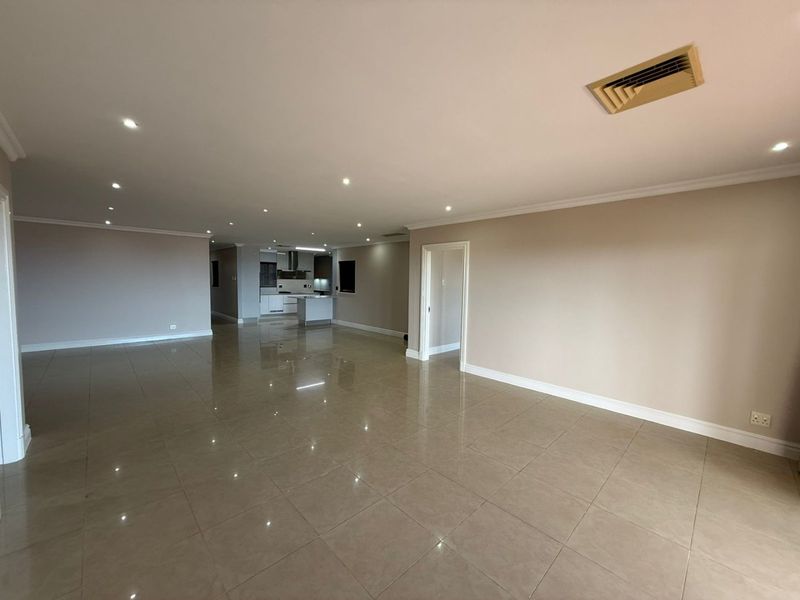 For Sale in La Lucia, Stepless two bedroom luxury apartment with amazing sea views. - Photo 6