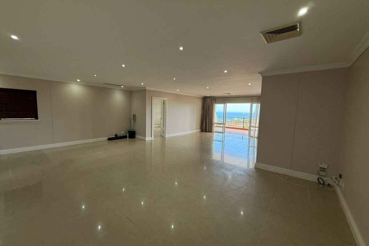 For Sale in La Lucia, Stepless two bedroom luxury apartment with amazing sea views. - Photo 5