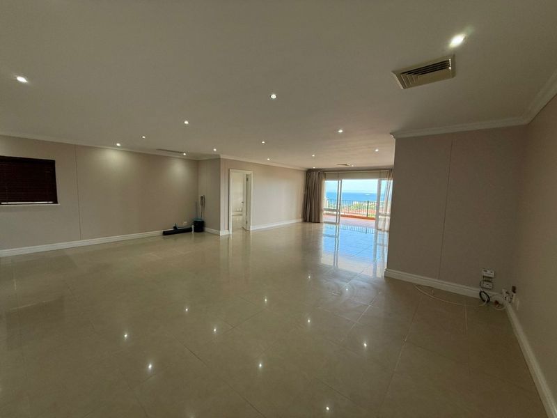For Sale in La Lucia, Stepless two bedroom luxury apartment with amazing sea views. - Photo 5
