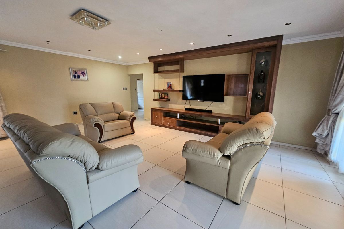 Centrally Located Family Home In White River  - Photo 3