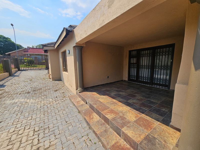 Centrally Located Family Home In White River  - Photo 7