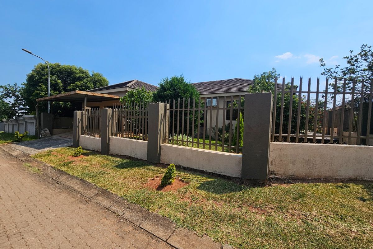 Centrally Located Family Home In White River  - Photo 2