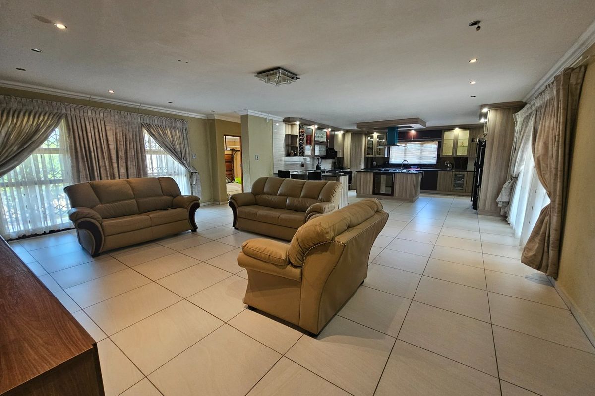 Centrally Located Family Home In White River  - Photo 4