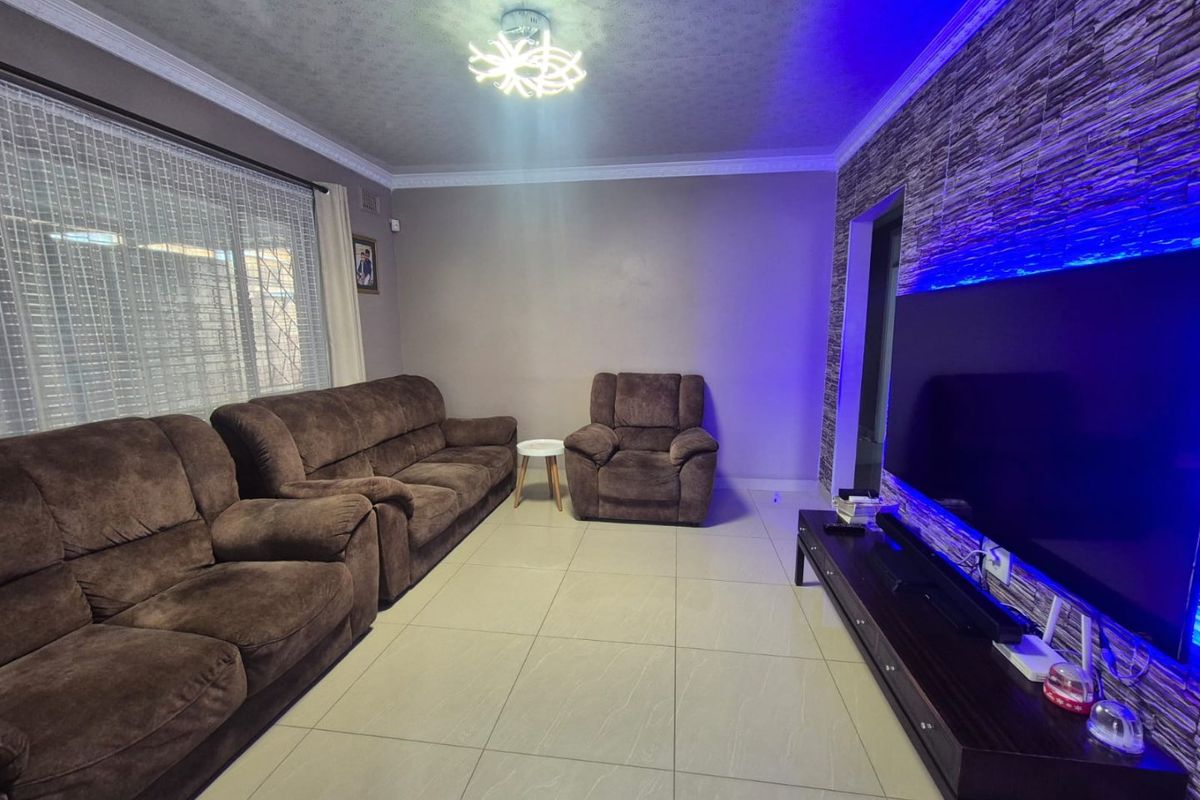 3 Bedroom House for sale in Merewent - Photo 3