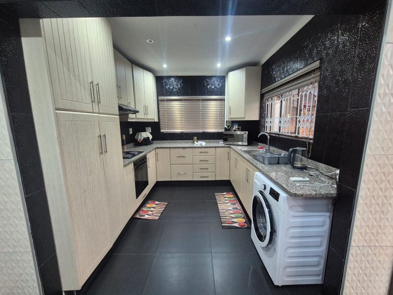 3 Bedroom House for sale in Merewent - Photo 6