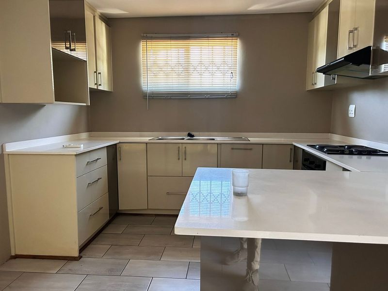 Modern 2-Bedroom Townhouse for Sale – A Must-See Opportunity! - Photo 4