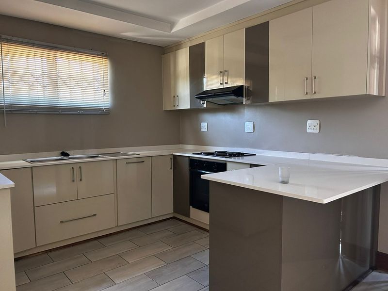 Modern 2-Bedroom Townhouse for Sale – A Must-See Opportunity! - Photo 8