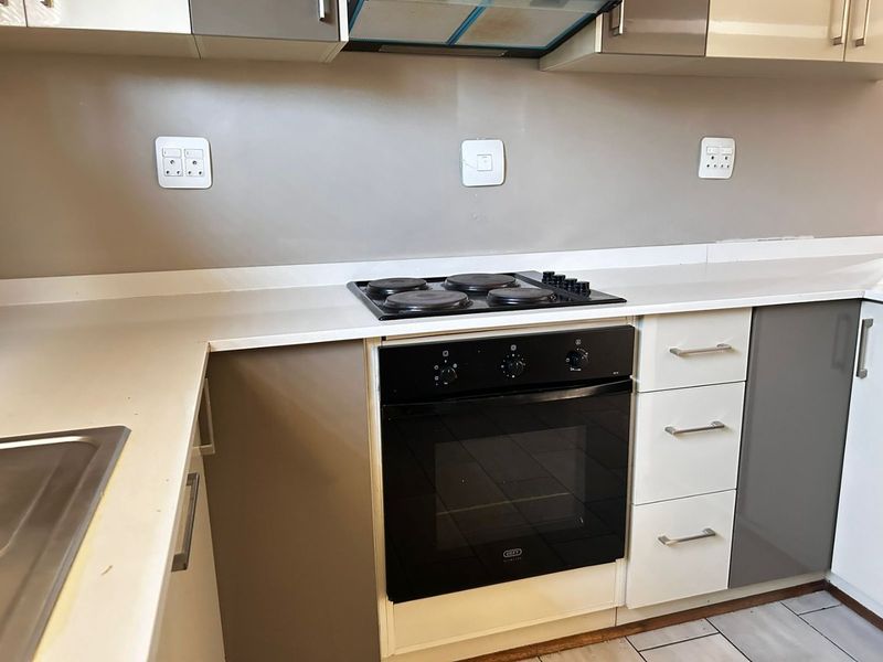 Modern 2-Bedroom Townhouse for Sale – A Must-See Opportunity! - Photo 7