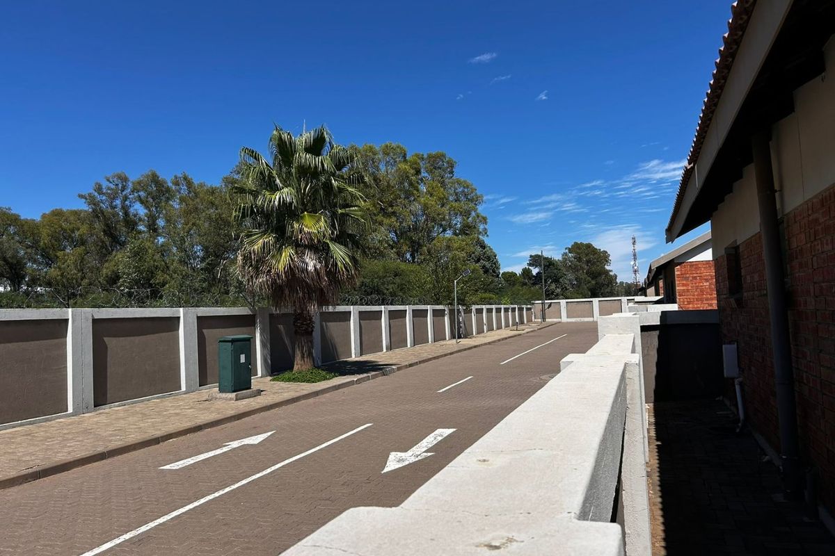 Modern 2-Bedroom Townhouse for Sale – A Must-See Opportunity! - Photo 3