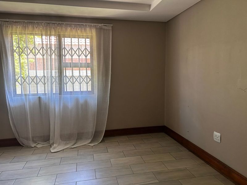 Modern 2-Bedroom Townhouse for Sale – A Must-See Opportunity! - Photo 5