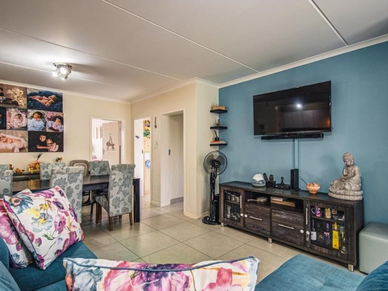 Take a look at this beautiful home and everything it has to offer. - Photo 9