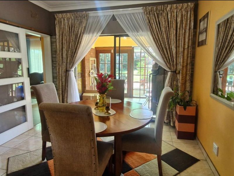 Spacious Family Living on a Large 1402m2 Stand – Move-In Ready! - Photo 4