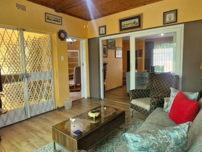 Spacious Family Living on a Large 1402m2 Stand – Move-In Ready! - Photo 8