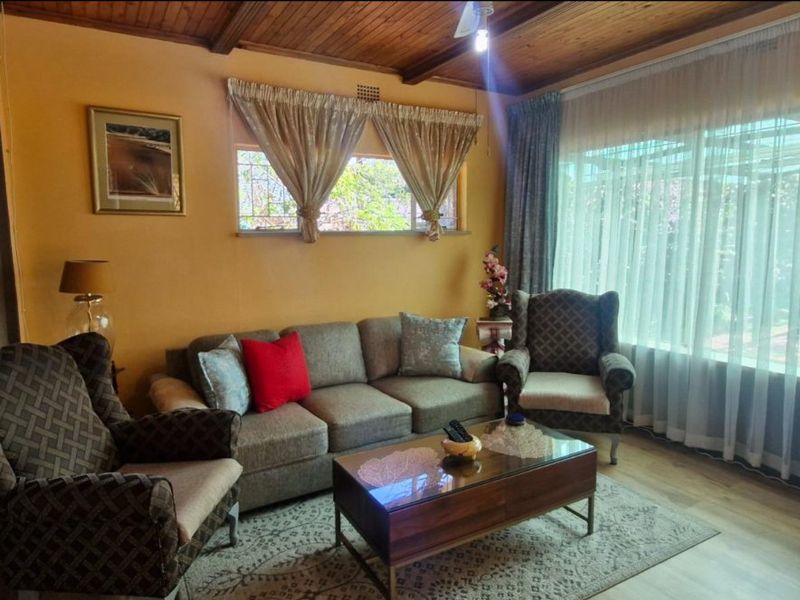 Spacious Family Living on a Large 1402m2 Stand – Move-In Ready! - Photo 6