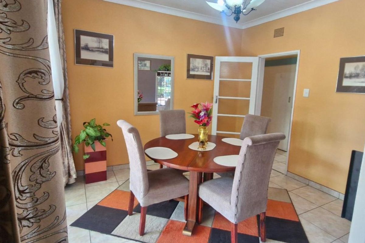 Spacious Family Living on a Large 1402m2 Stand – Move-In Ready! - Photo 5