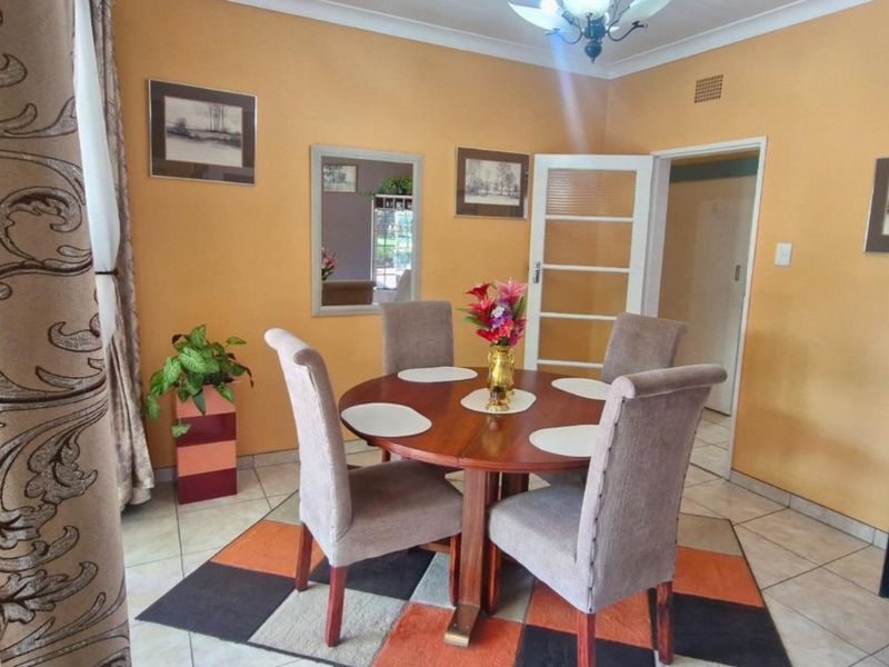 Spacious Family Living on a Large 1402m2 Stand – Move-In Ready! - Photo 5