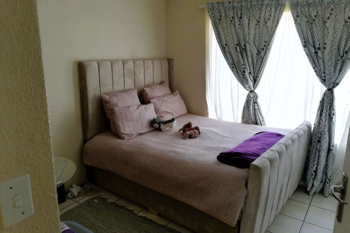 Charming Starter Home with Cozy Comfort and Practical Living - Photo 3