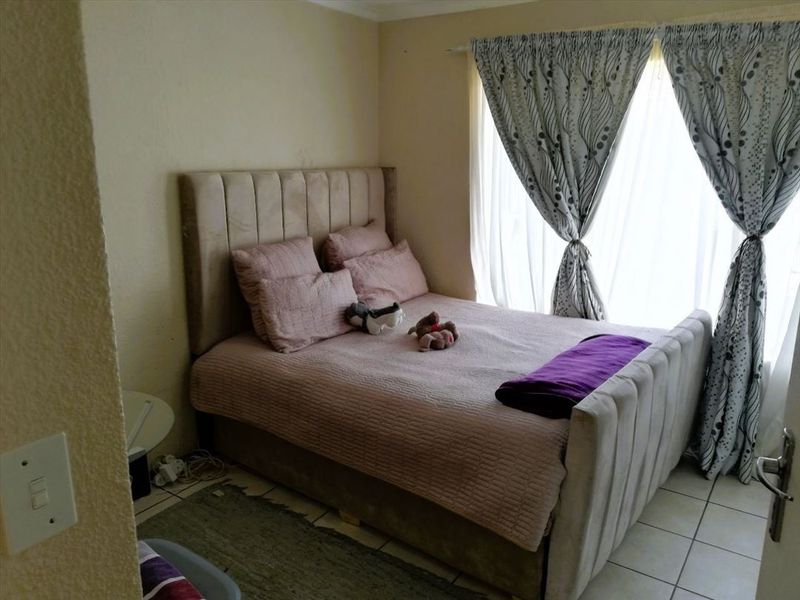 Charming Starter Home with Cozy Comfort and Practical Living - Photo 3