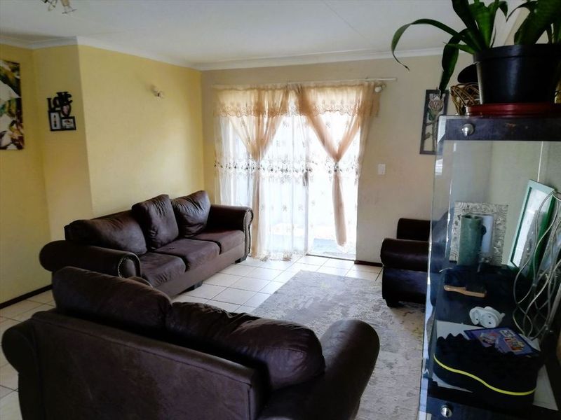Charming Starter Home with Cozy Comfort and Practical Living - Photo 2