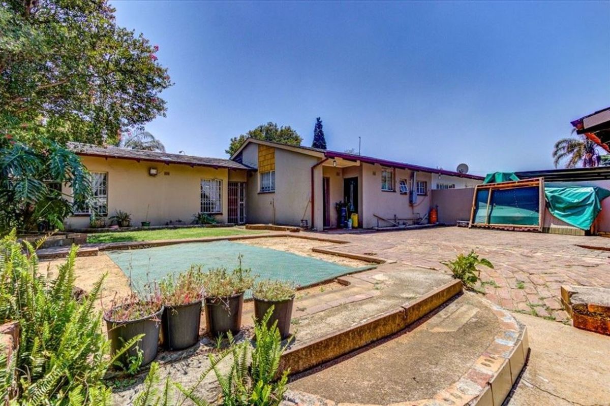 Spacious Family Home with Versatile Living and Bonus Granny Flat - Photo 3