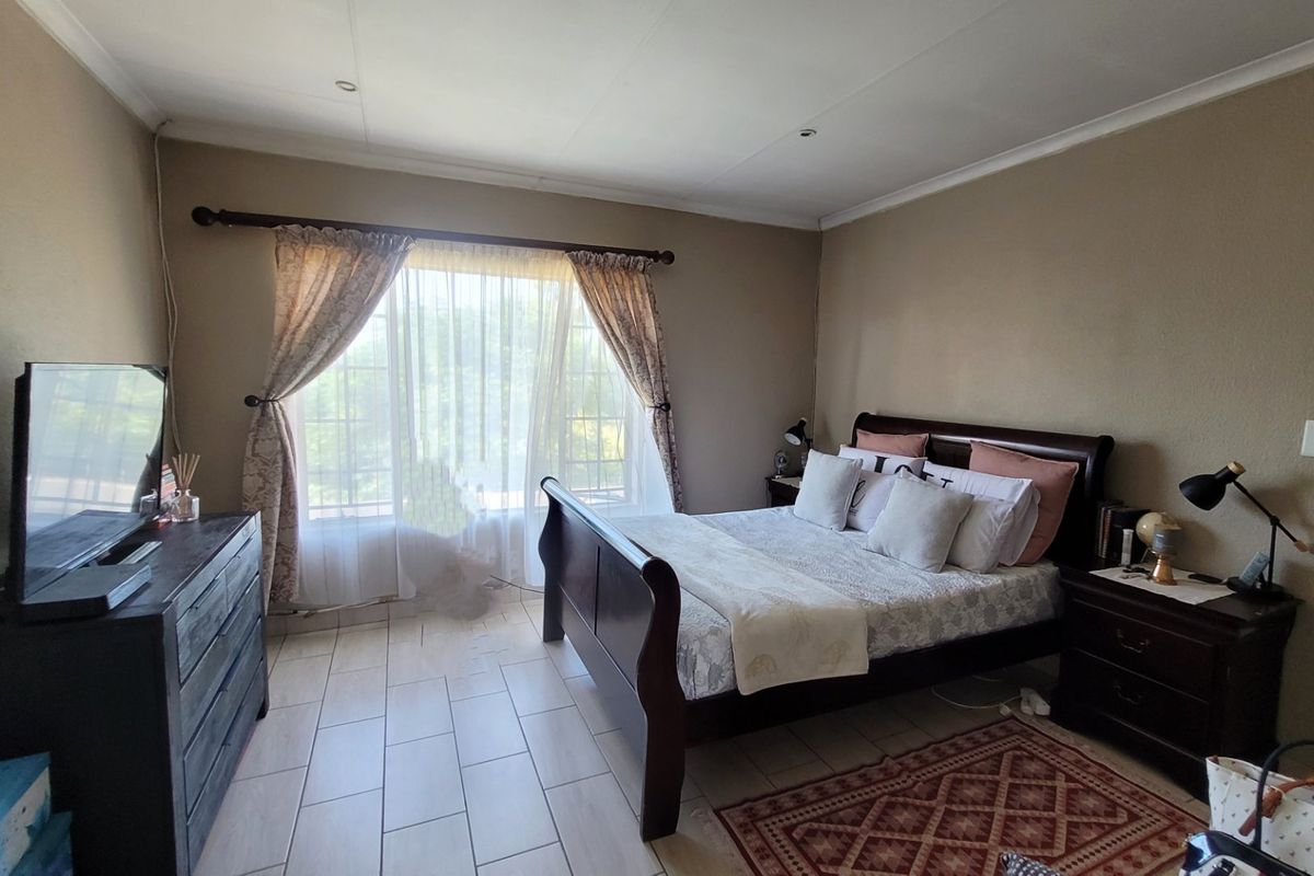 Modern Secure Duplex – Exceptional Value - Photo 2