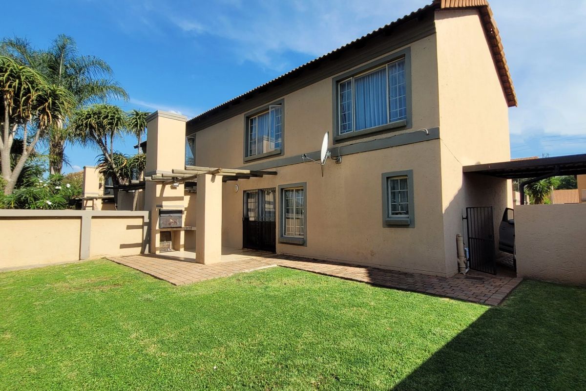 Modern Secure Duplex – Exceptional Value - Photo 5