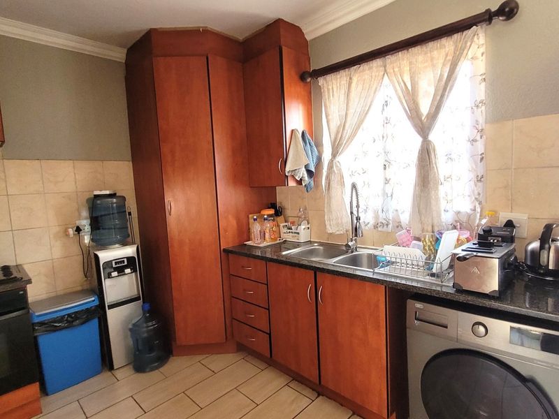 Modern Secure Duplex – Exceptional Value - Photo 8