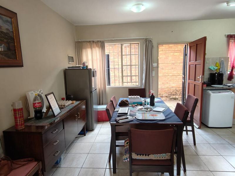 Secure, Spacious Duplex With Private Garden - Photo 3