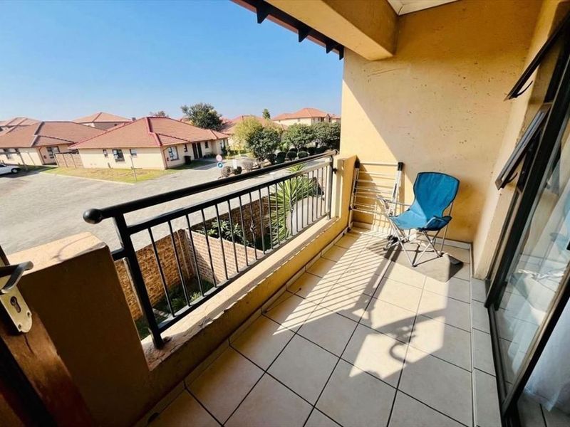 Cozy and Convenient Home Perfect for Easy Living - Photo 3