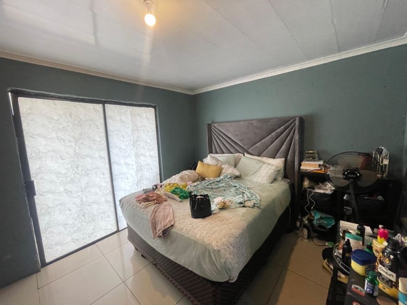 4 Bedroom House For Sale in Zola - Photo 7