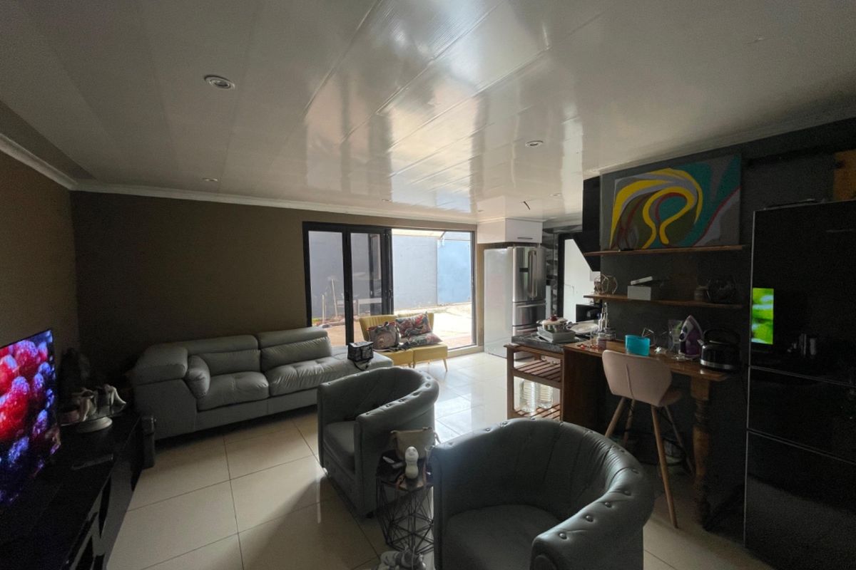 4 Bedroom House For Sale in Zola - Photo 5