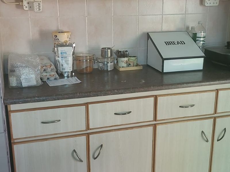 This is a proper family home. Contemporary styling, all in a neat and spacious package in a quiet street in Flamwood. - Photo 7