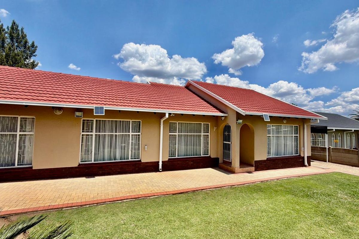 Spacious Family Home with Expansive Yard & Endless Potential in La Hoff - Photo 2