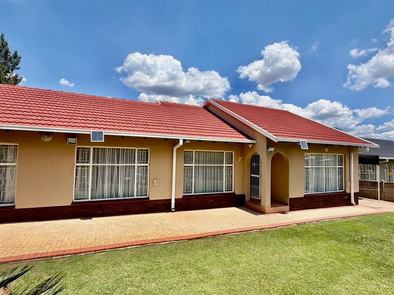 Spacious Family Home with Expansive Yard & Endless Potential in La Hoff - Photo 2