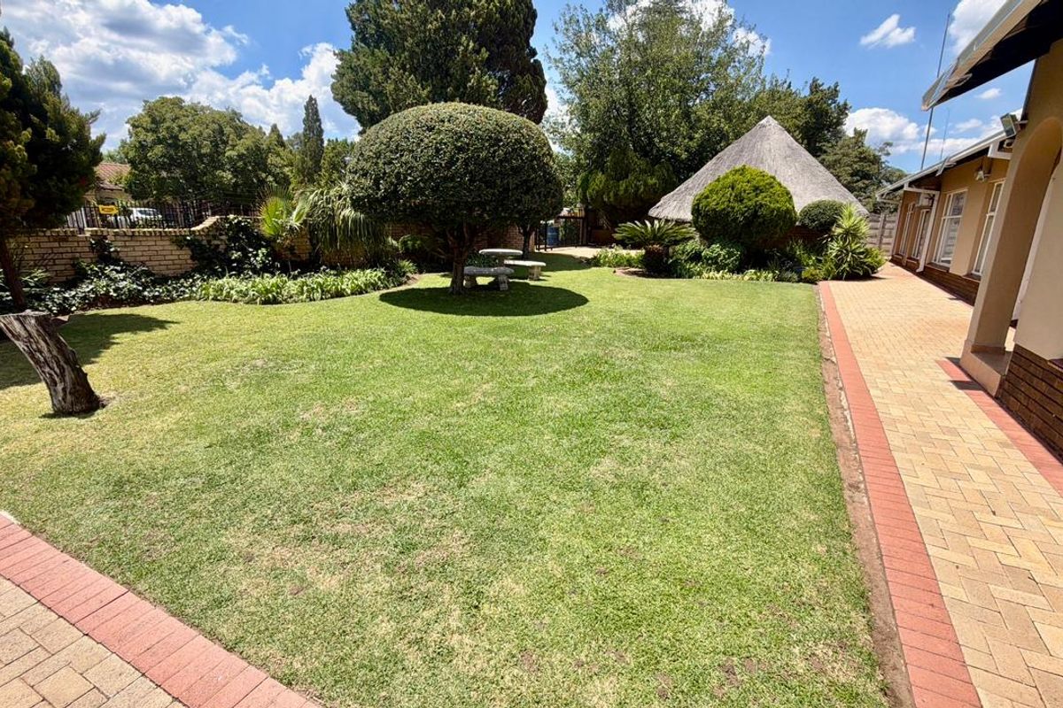 Spacious Family Home with Expansive Yard & Endless Potential in La Hoff - Photo 3