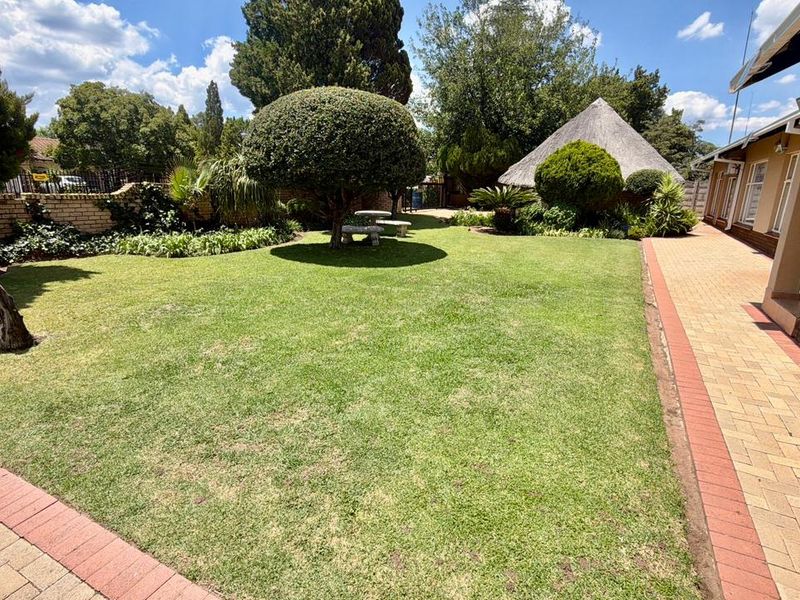 Spacious Family Home with Expansive Yard & Endless Potential in La Hoff - Photo 3