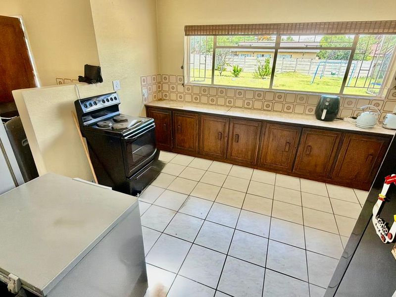 Spacious Family Home with Expansive Yard & Endless Potential in La Hoff - Photo 8