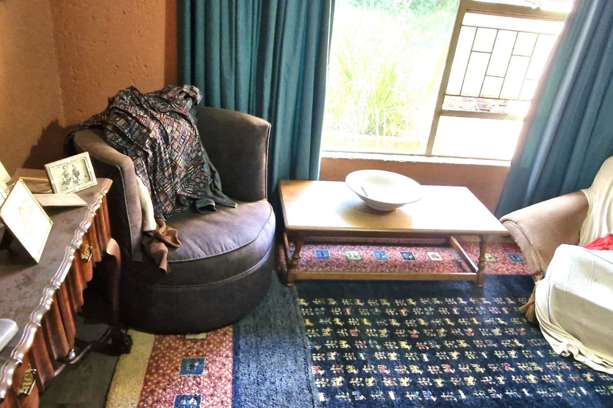 Charming Freestanding Home in Secure Boomed Area With Pool  and Staff Quarters  - Photo 3