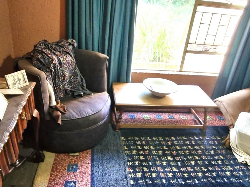 Charming Freestanding Home in Secure Boomed Area With Pool  and Staff Quarters  - Photo 3