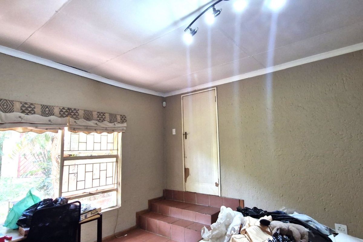 Charming Freestanding Home in Secure Boomed Area With Pool  and Staff Quarters  - Photo 4