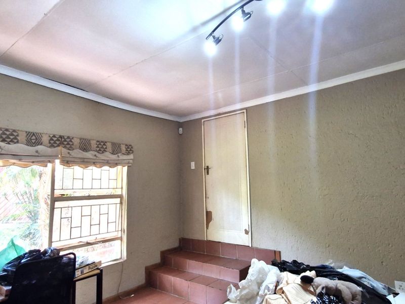 Charming Freestanding Home in Secure Boomed Area With Pool  and Staff Quarters  - Photo 4