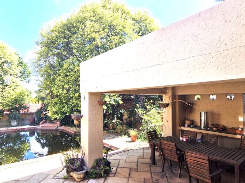 Charming Freestanding Home in Secure Boomed Area With Pool  and Staff Quarters  - Photo 8