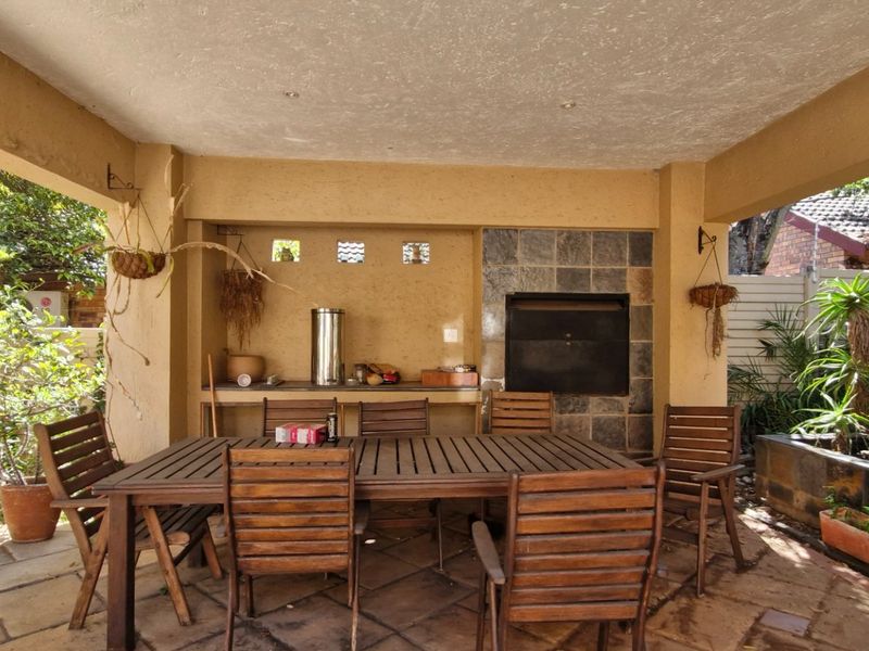 Charming Freestanding Home in Secure Boomed Area With Pool  and Staff Quarters  - Photo 9