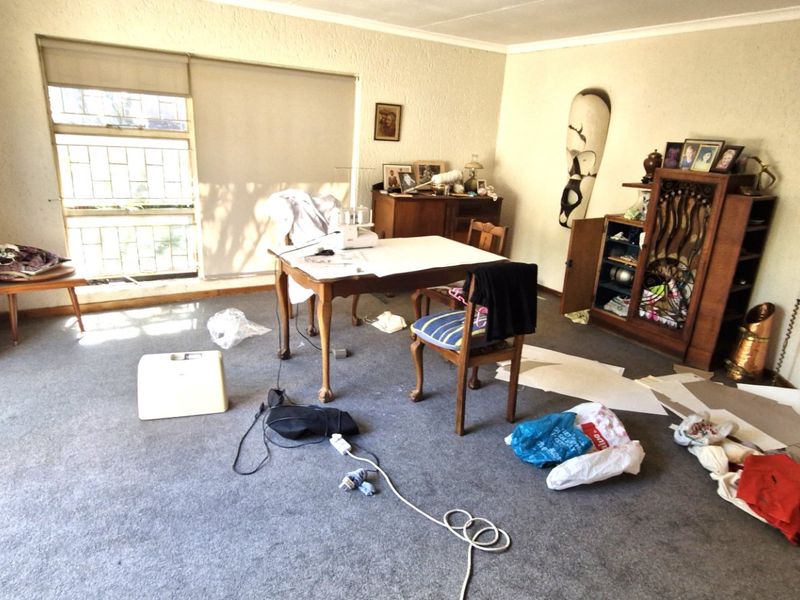 Charming Freestanding Home in Secure Boomed Area With Pool  and Staff Quarters  - Photo 6