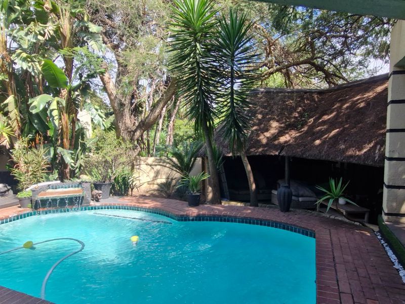 Gorgeous Home In Gated Cumunity ,,,,,,,,,, 6 Bedrooms ,,5 Bathrooms,,  Pool , Gazebo  Stunning  Open Plan Kitchen  Double Garage - Photo 5