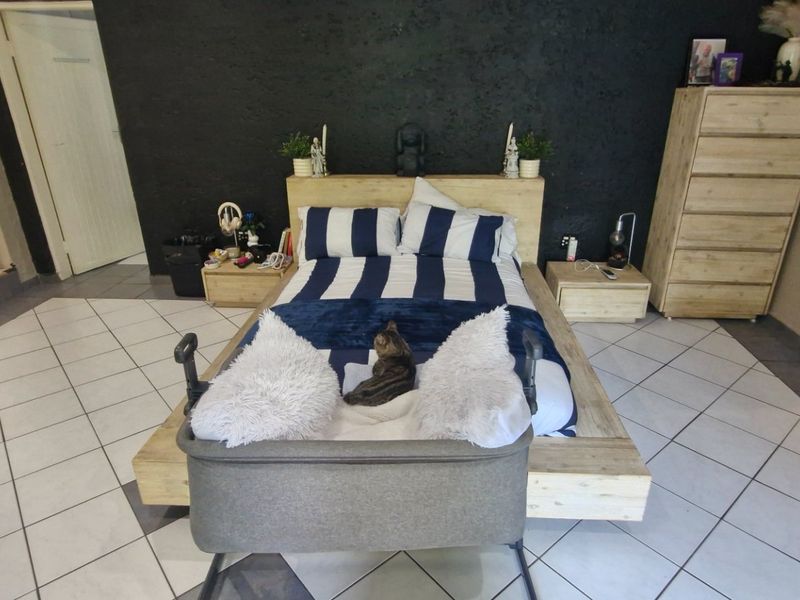 Gorgeous Home In Gated Cumunity ,,,,,,,,,, 6 Bedrooms ,,5 Bathrooms,,  Pool , Gazebo  Stunning  Open Plan Kitchen  Double Garage - Photo 10