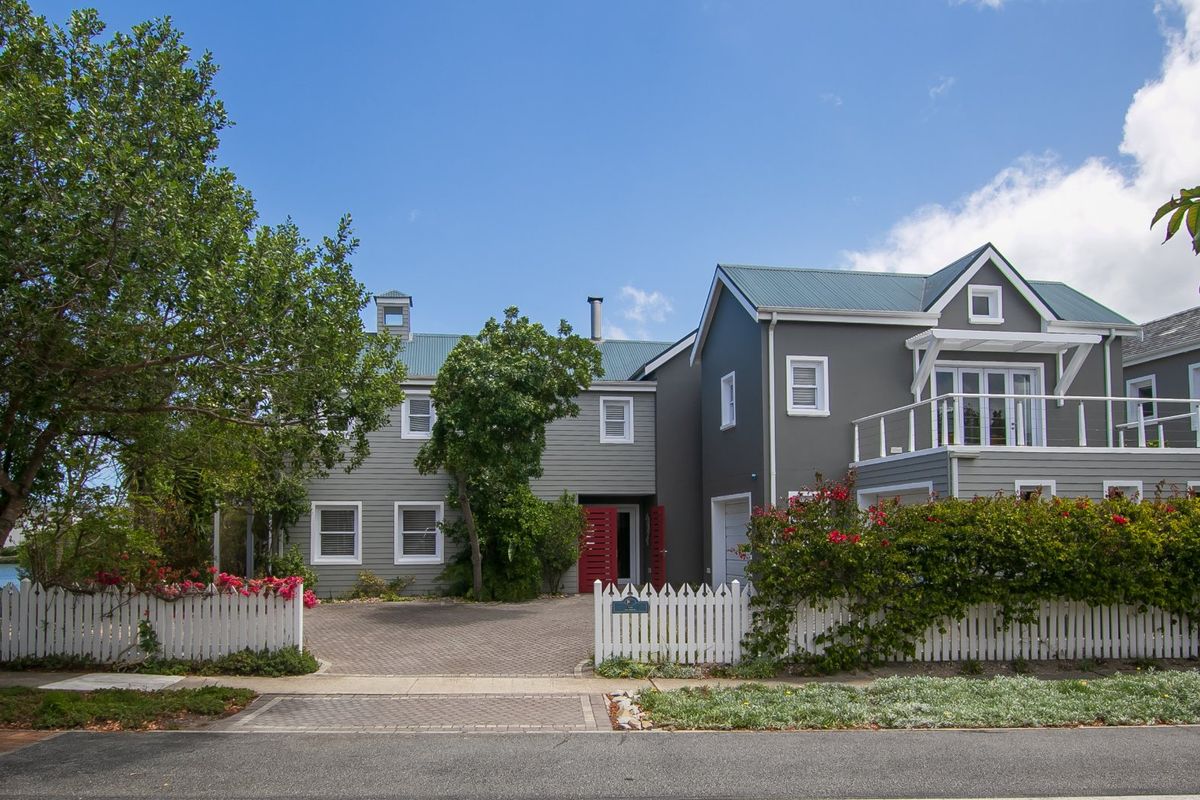 Exceptional Waterfront Living with Private Jetty on Thesen Islands - Photo 2